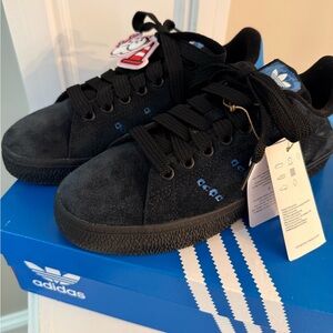 🌟NWT Adidas Black Suede kid/Adult Sneakers size 5.5/7